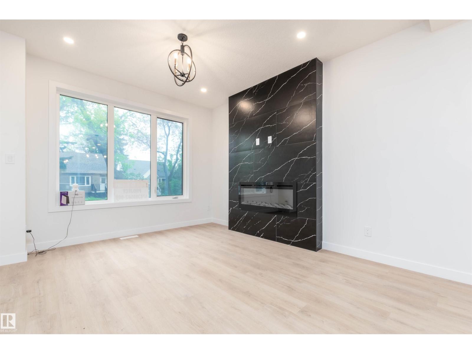 10946 62 AV NW - 3