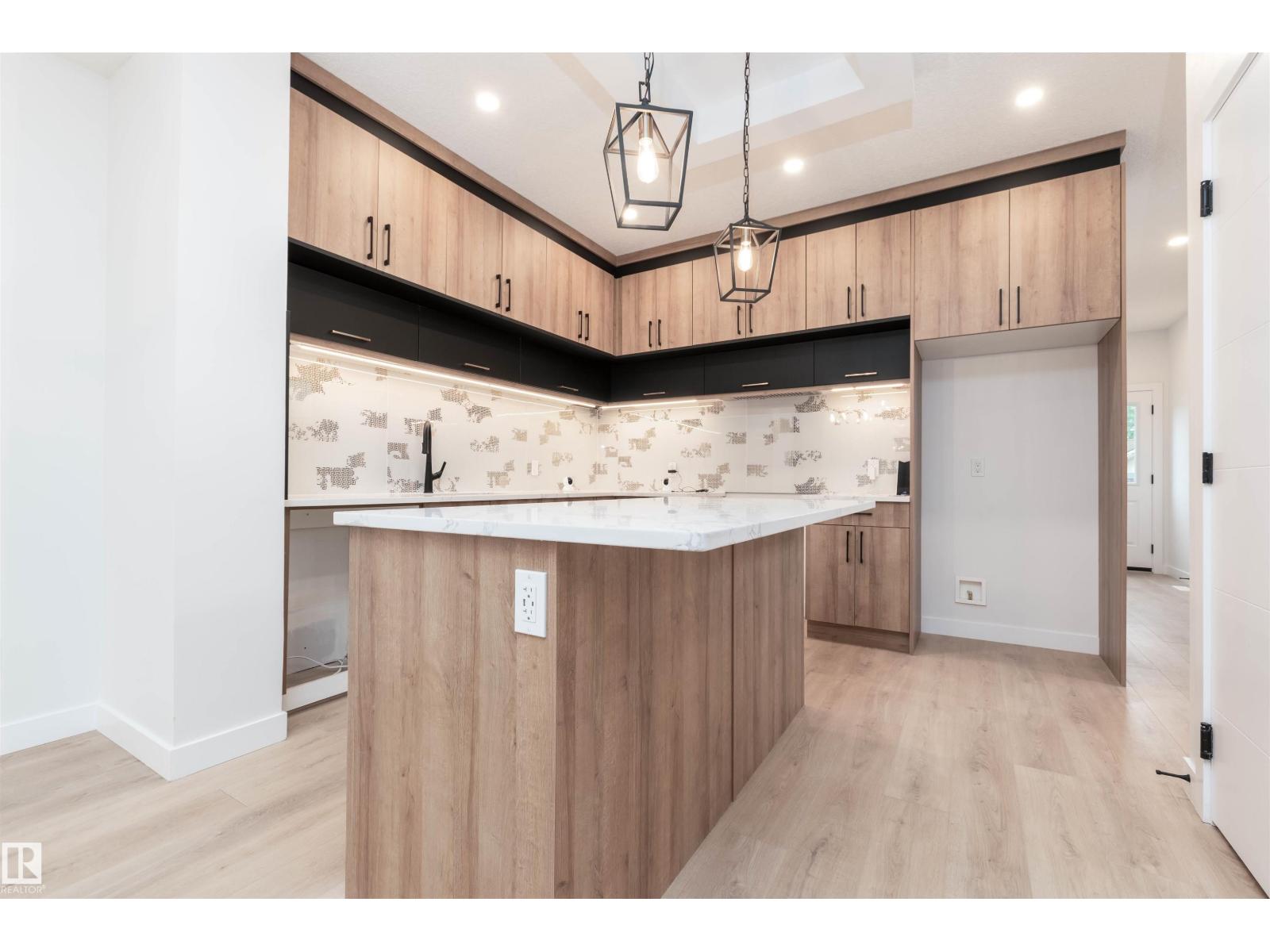 10946 62 AV NW - 7