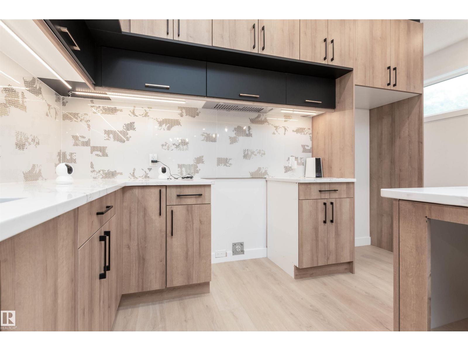 10946 62 AV NW - 9