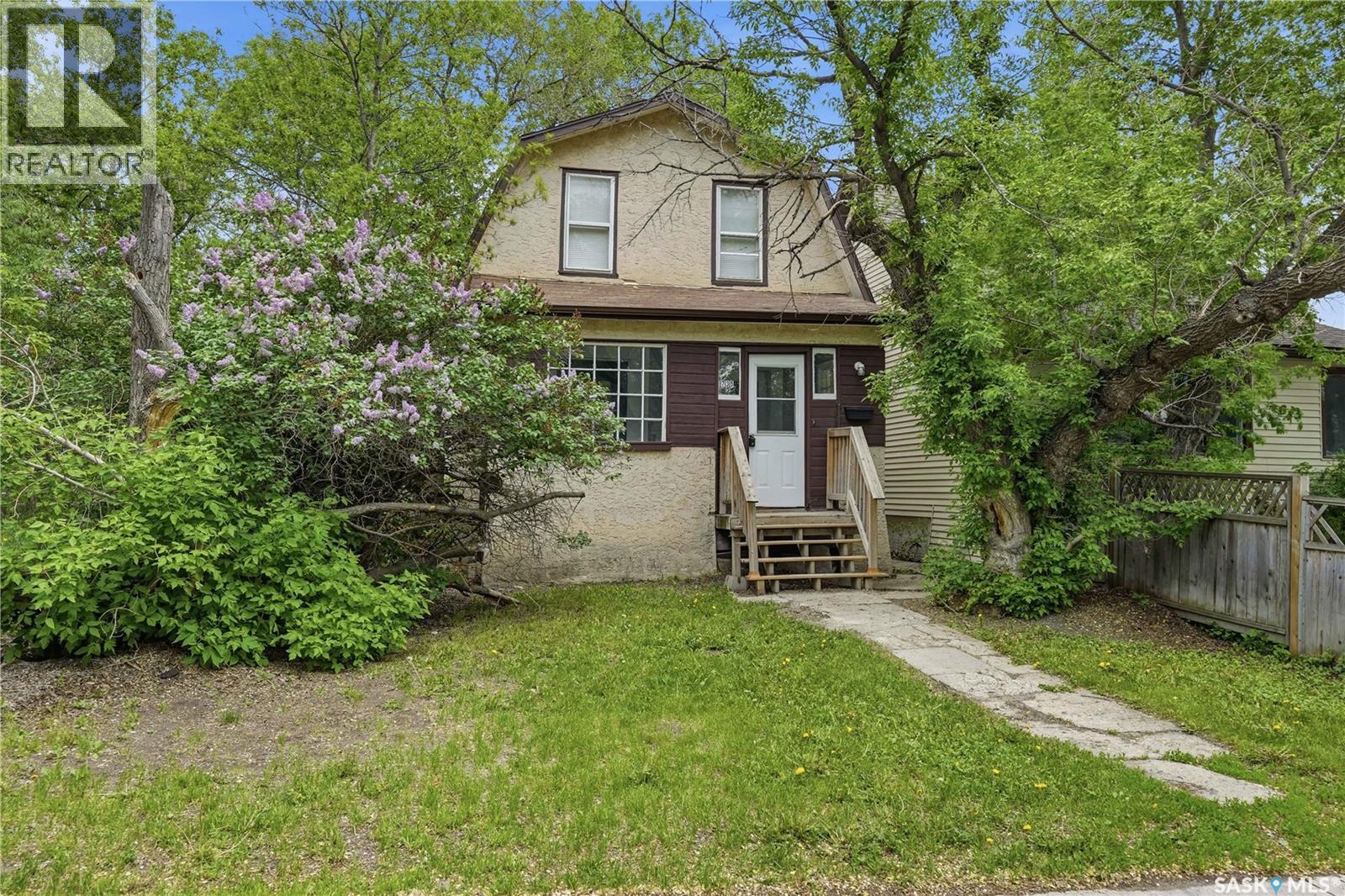 735 Wascana STREET - 1