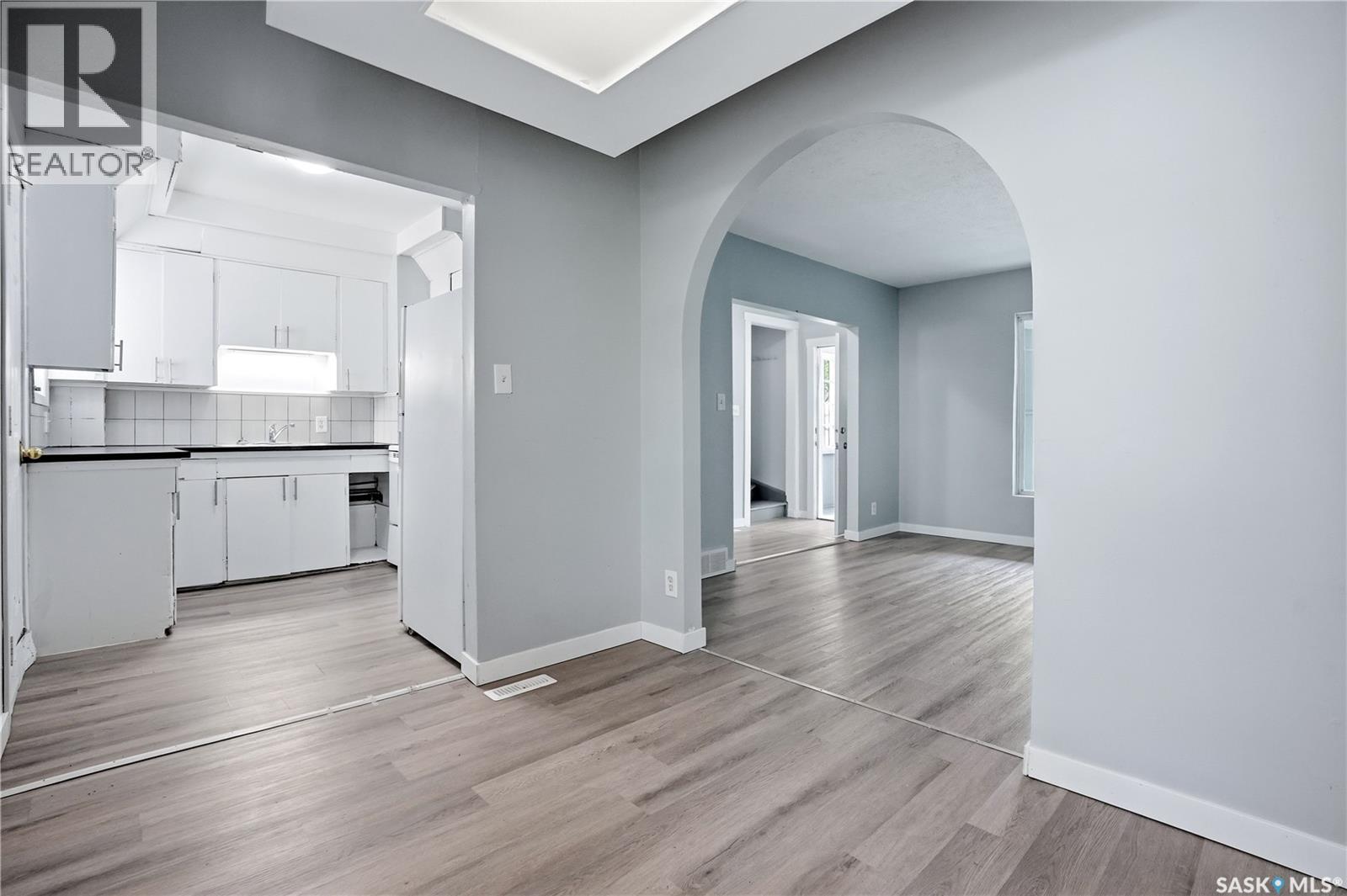 735 Wascana STREET - 10