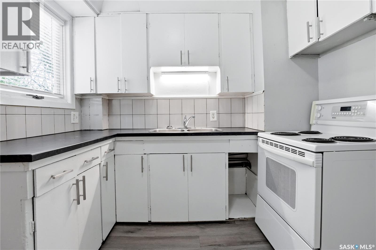735 Wascana STREET - 12
