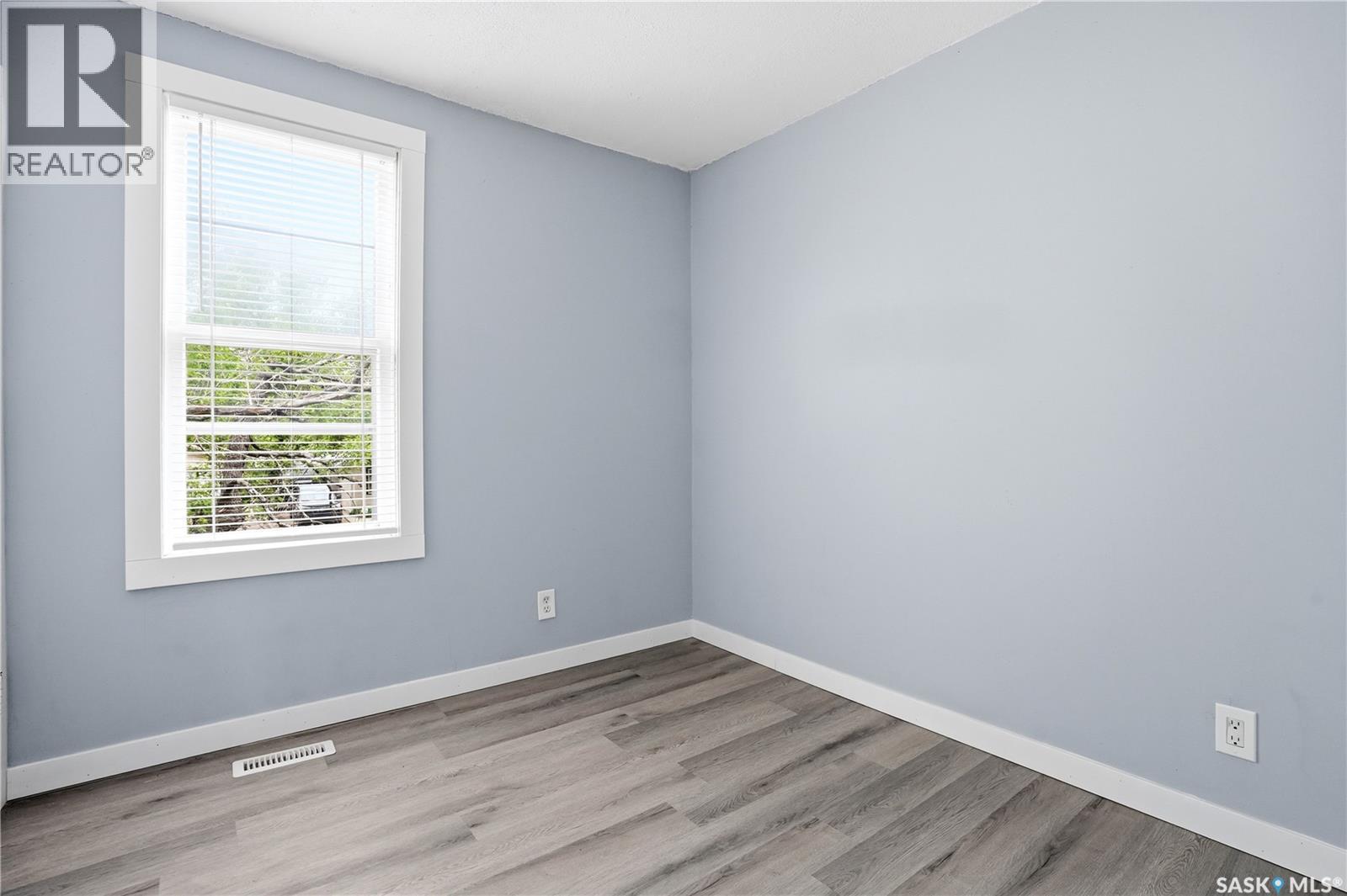 735 Wascana STREET - 16