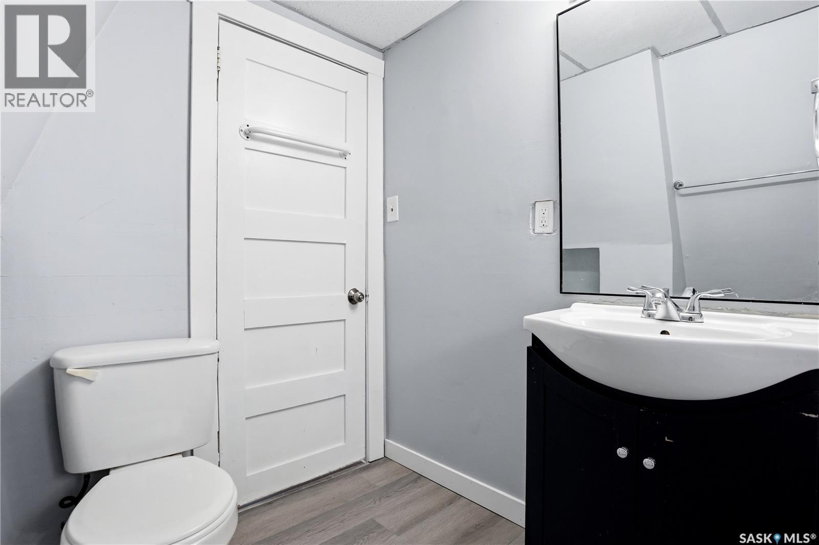 735 Wascana STREET - 19