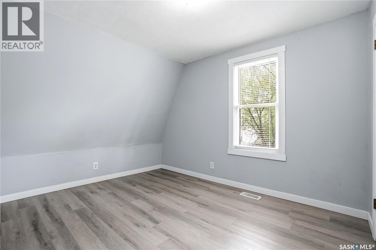 735 Wascana STREET - 20