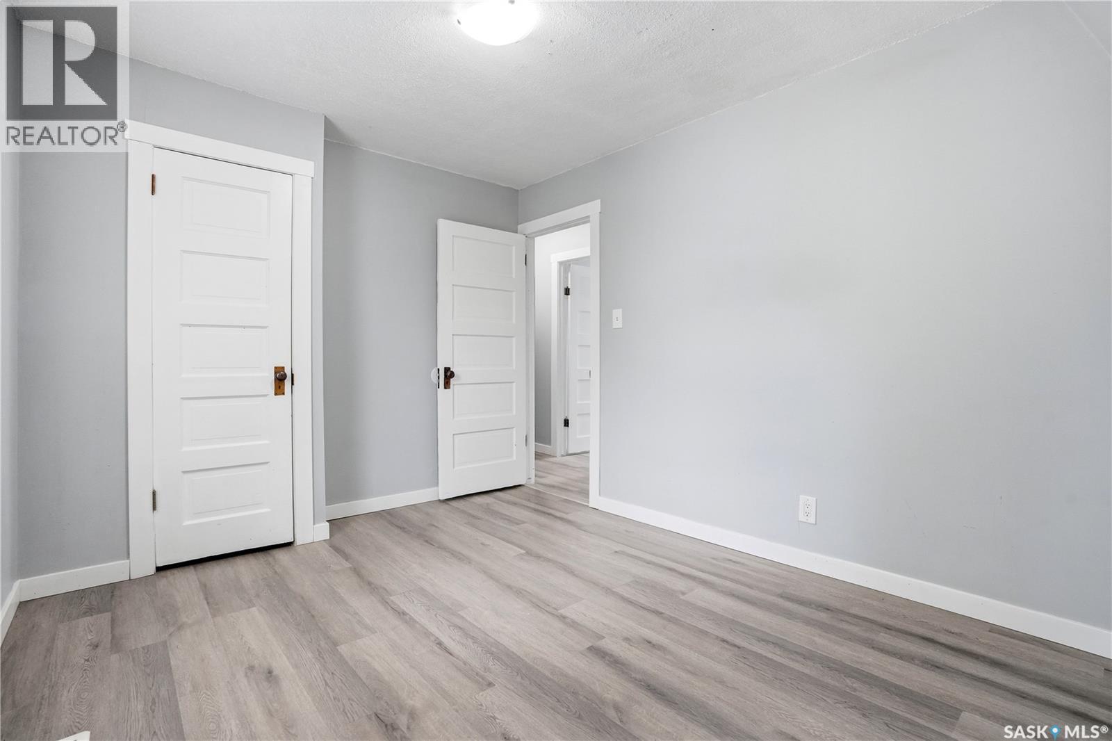 735 Wascana STREET - 21