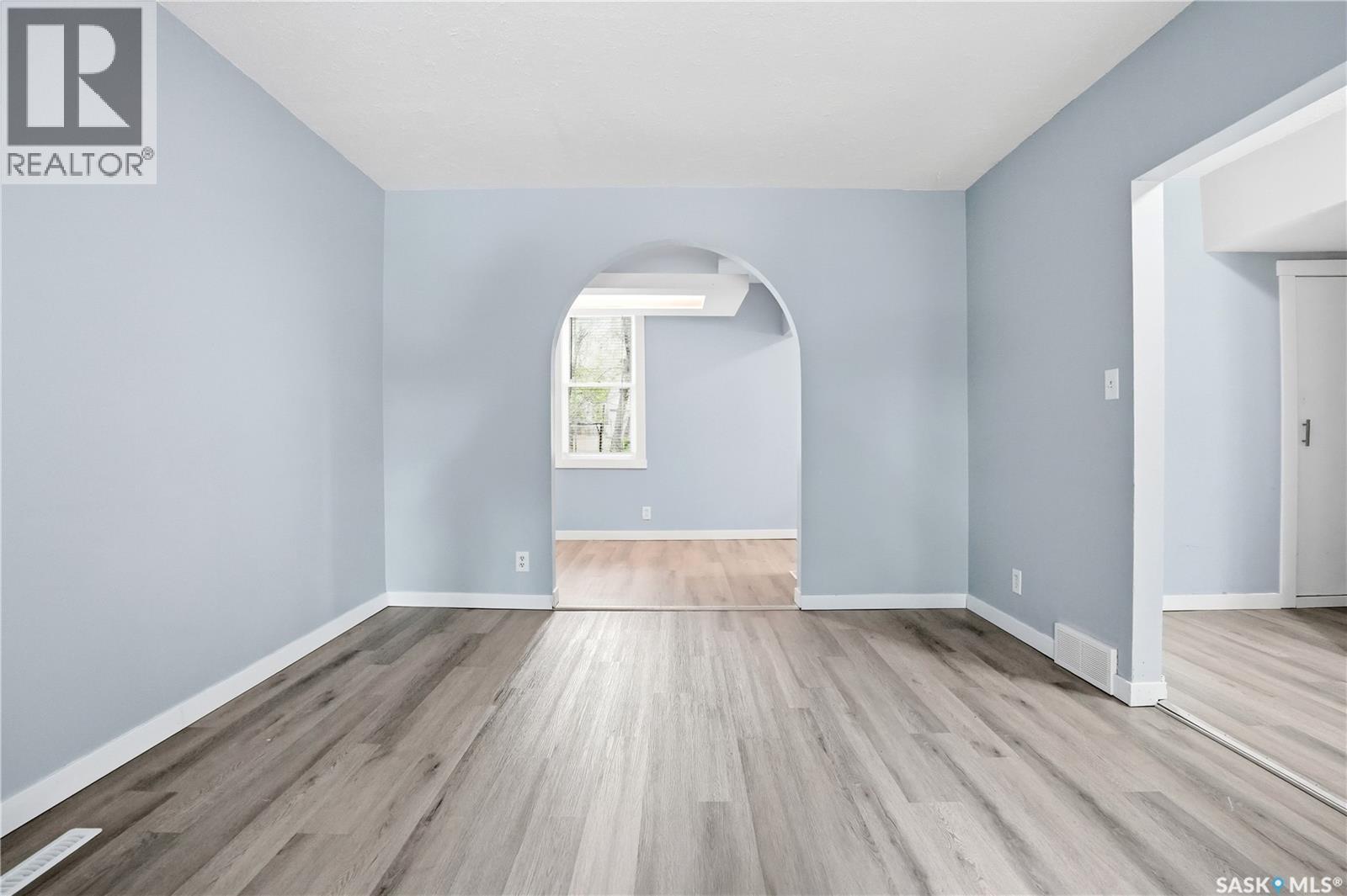 735 Wascana STREET - 8