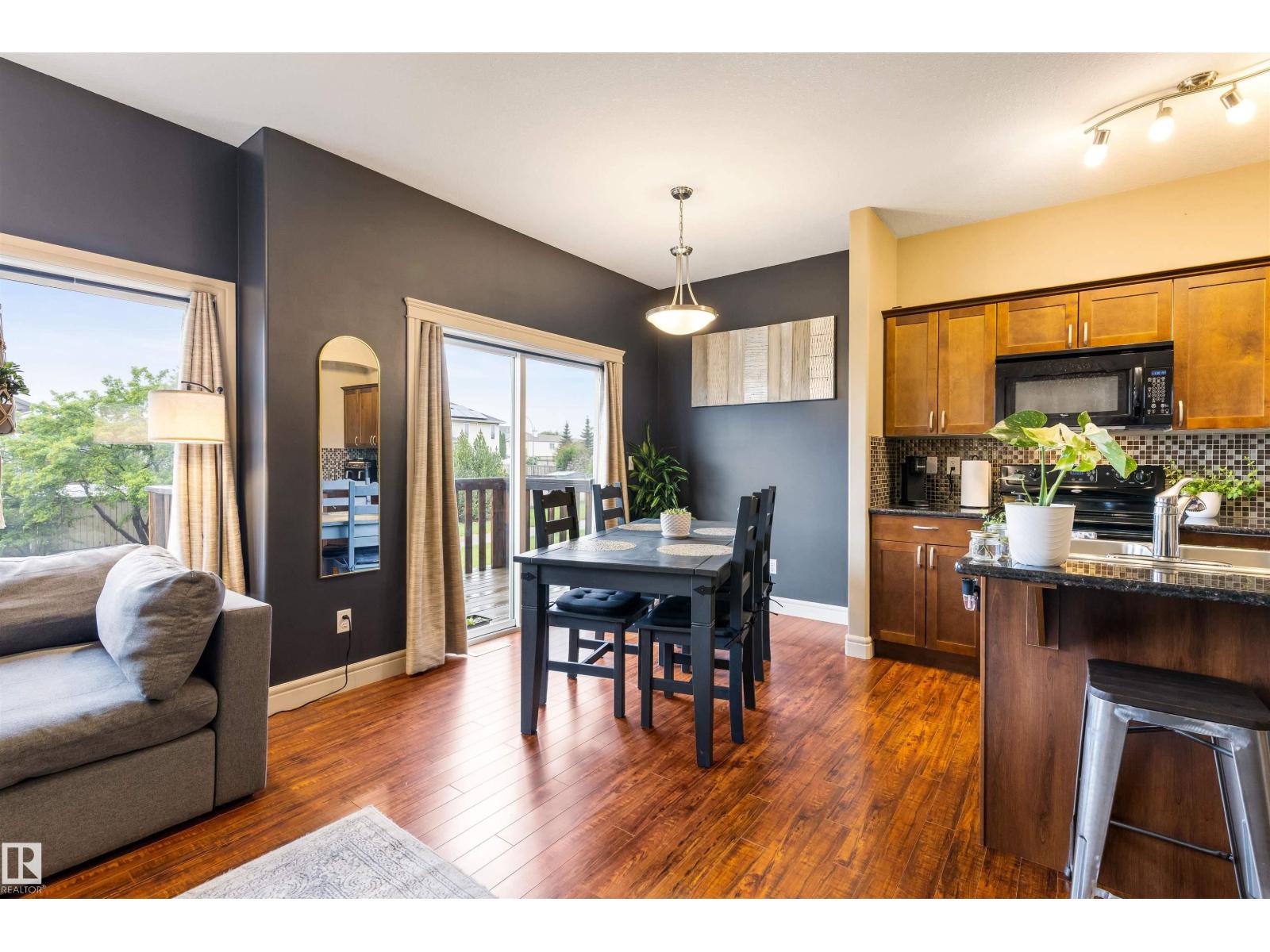 #15 15151 43 ST NW - 11