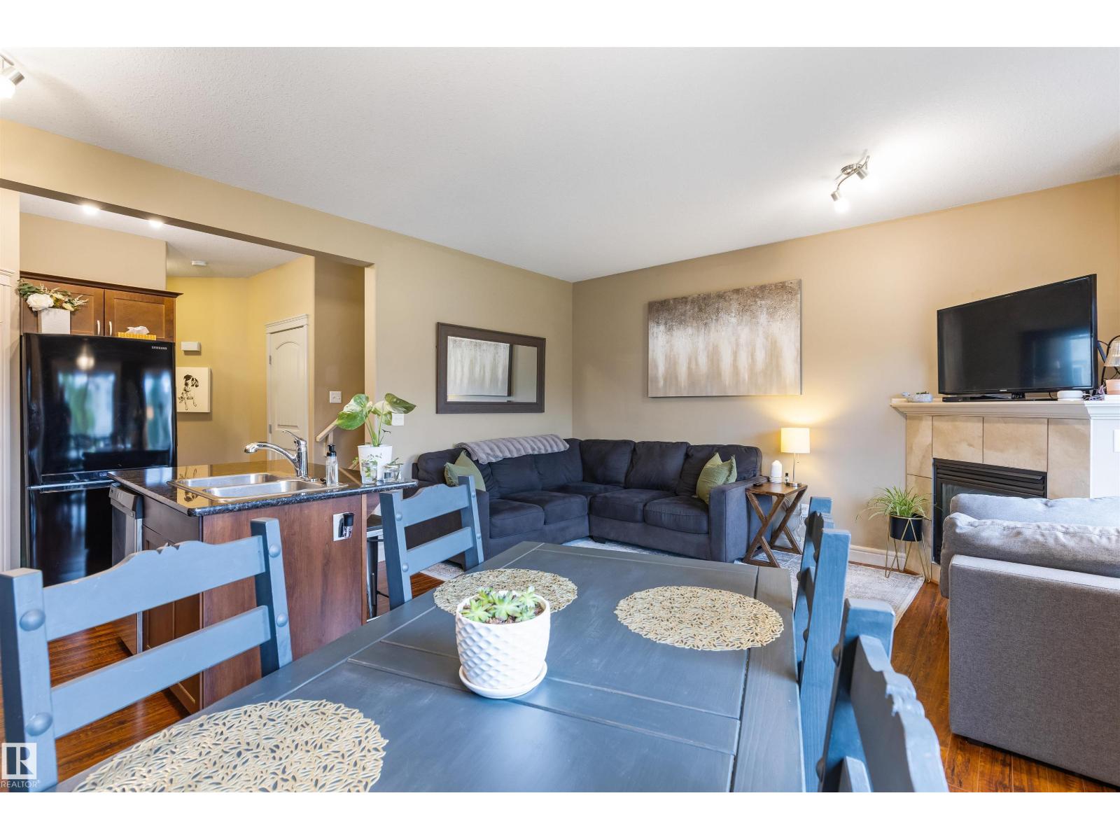 #15 15151 43 ST NW - 12
