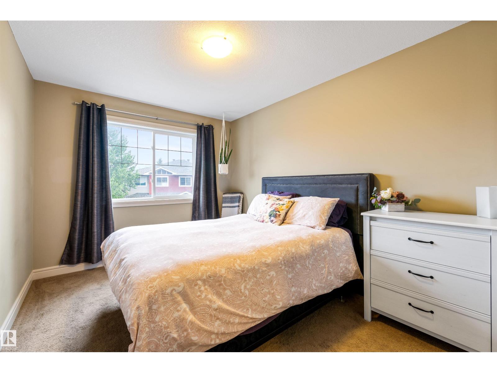 #15 15151 43 ST NW - 18
