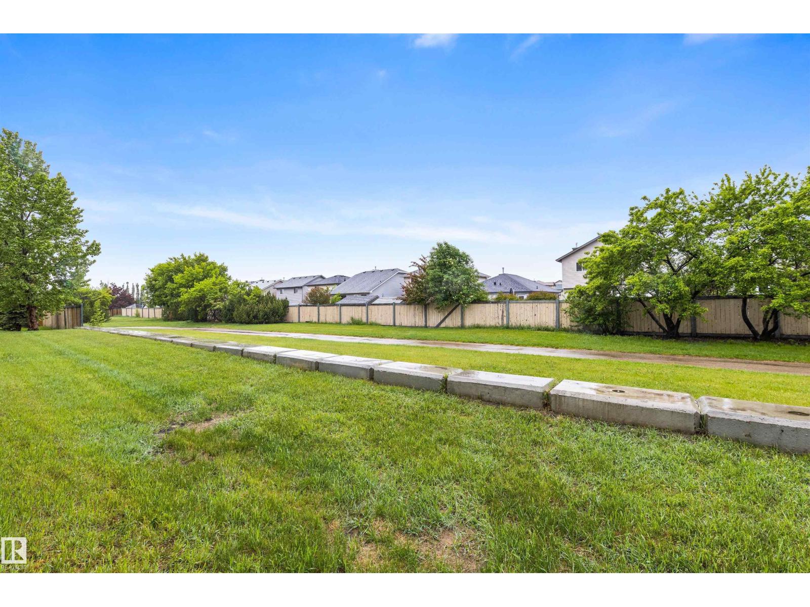 #15 15151 43 ST NW - 33
