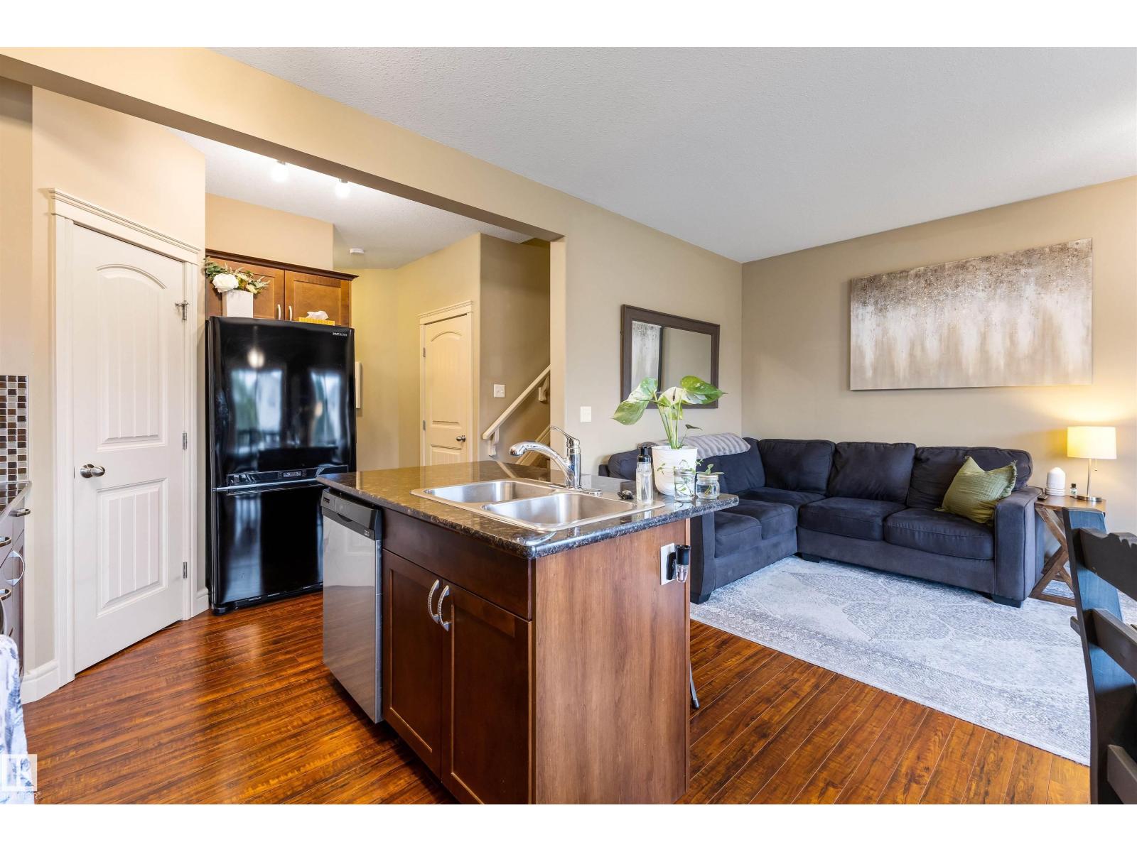 #15 15151 43 ST NW - 8