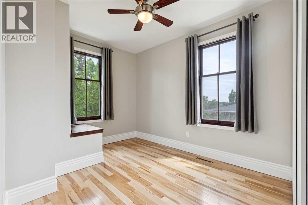 1017 38 Avenue SW — photo 14