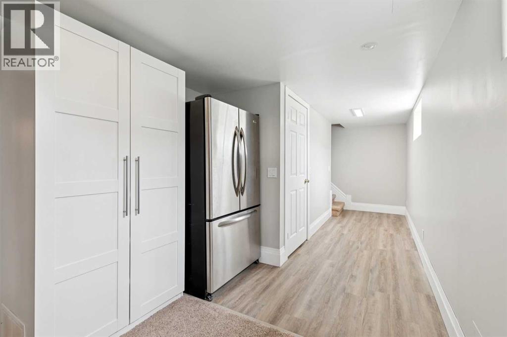 1017 38 Avenue SW — photo 26