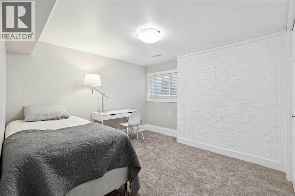 1017 38 Avenue SW — photo 28