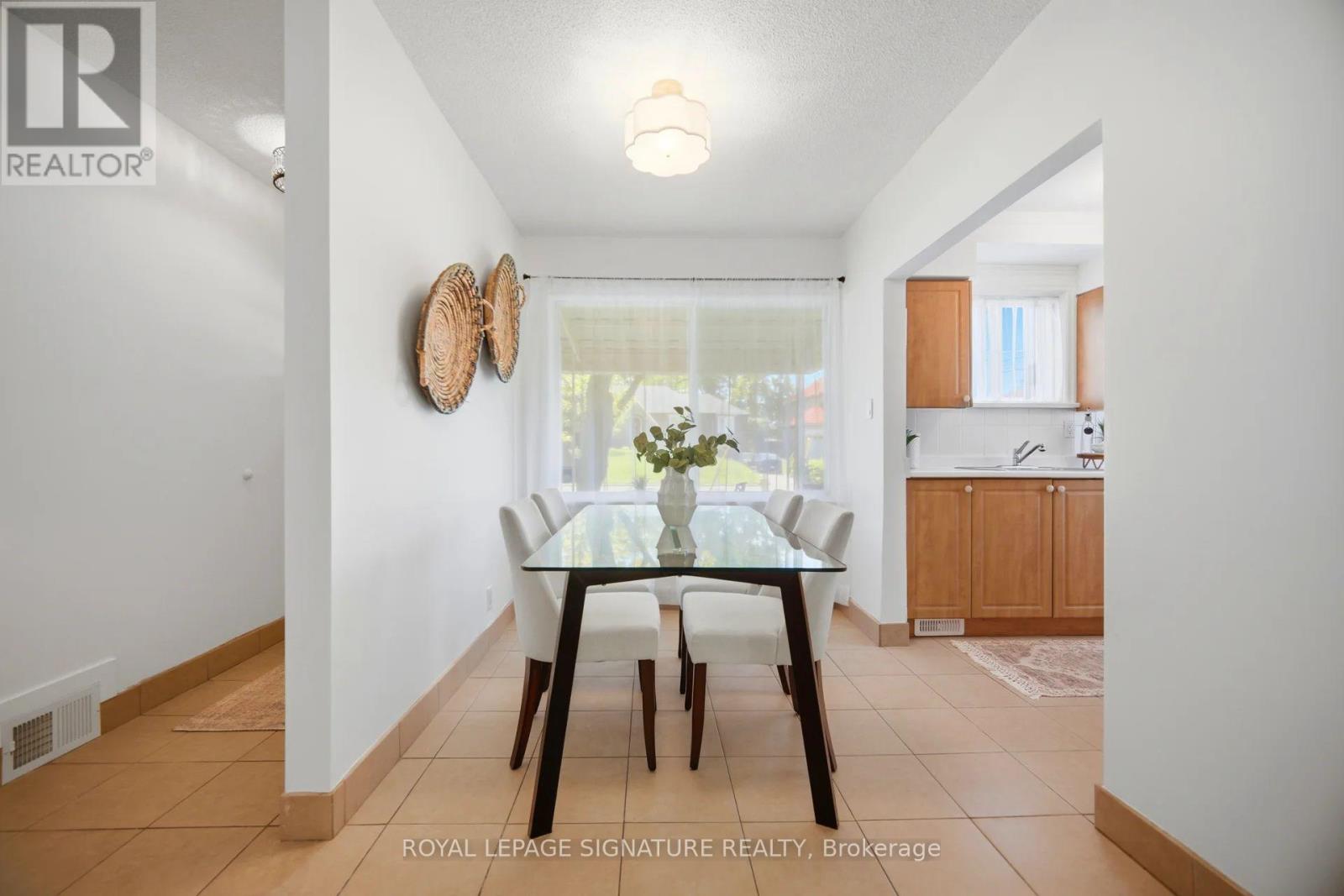 16 KING GEORGES DRIVE - 13