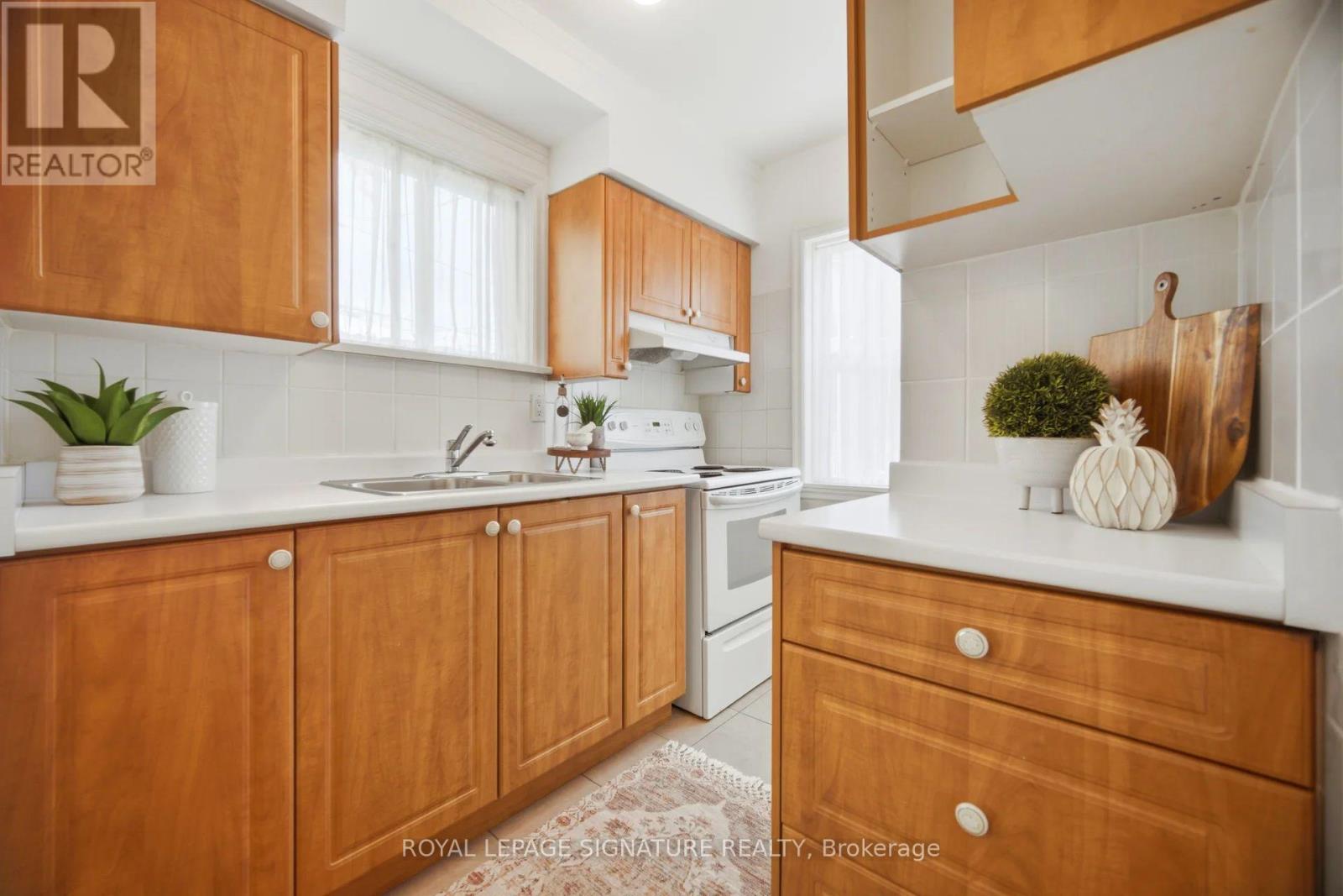 16 KING GEORGES DRIVE - 17