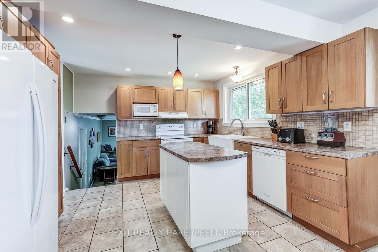 10 DUNCANNON CRESCENT - 12
