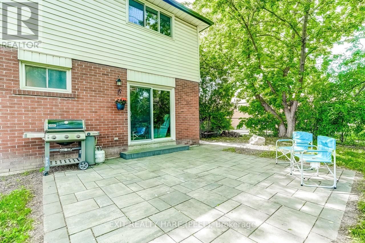 10 DUNCANNON CRESCENT - 36