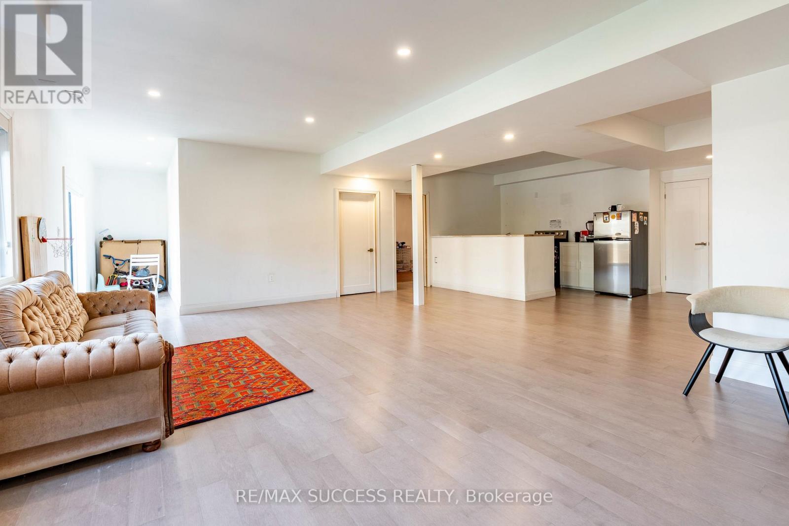 554 BRIDGEMILL CRESCENT E - 37