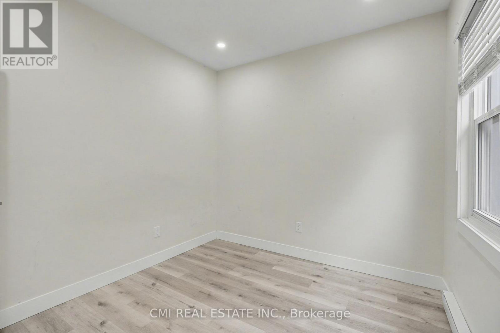 2546 WILSON STREET - 23
