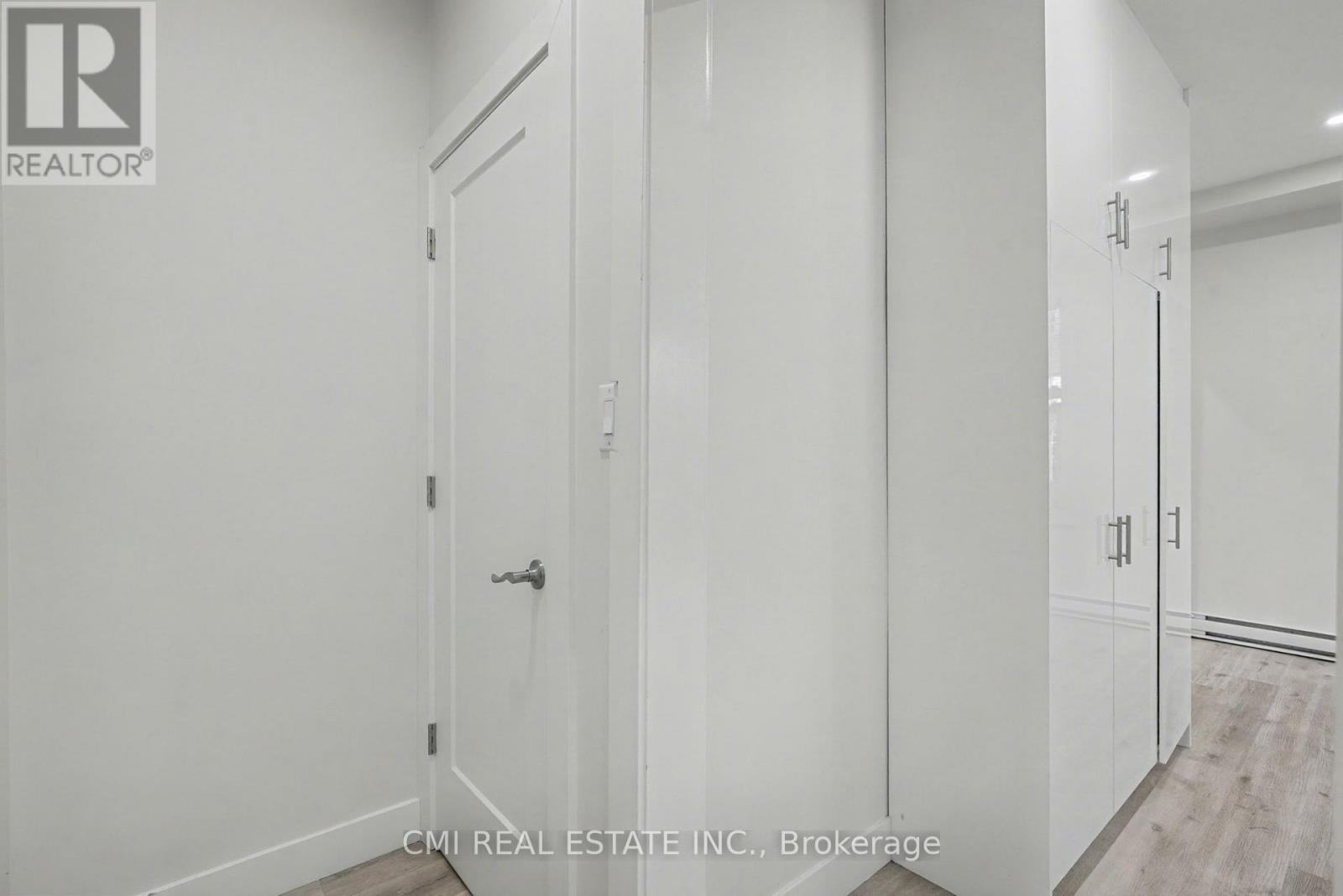 2546 WILSON STREET - 25