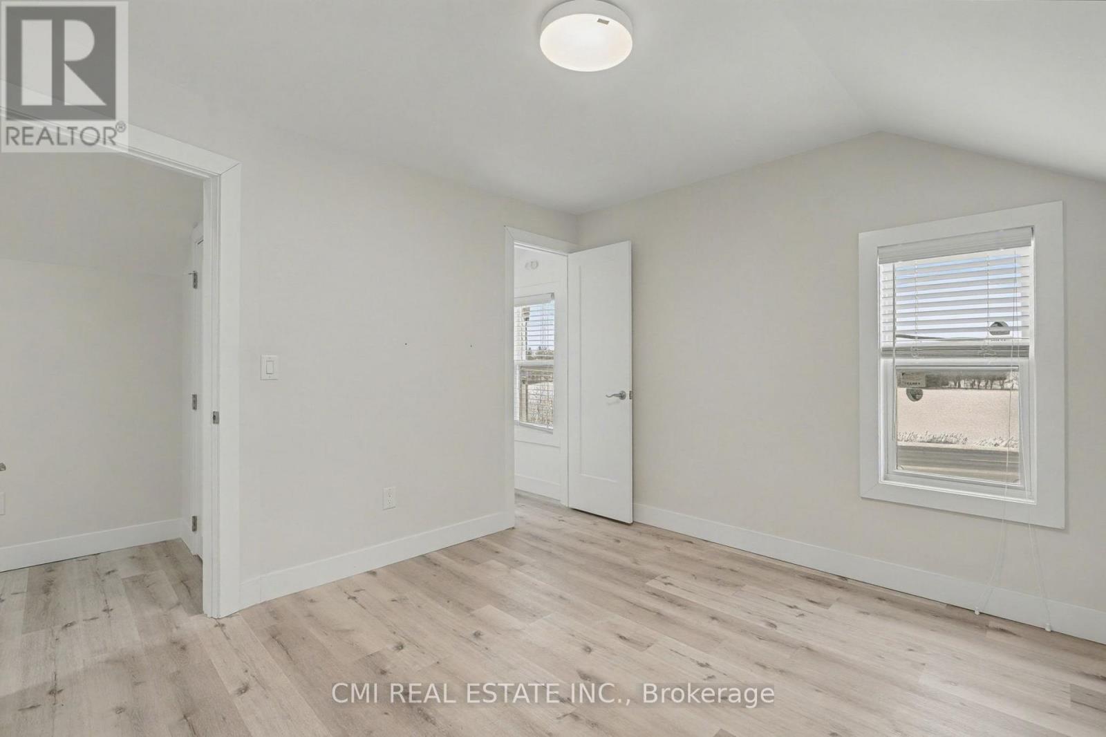2546 WILSON STREET - 31