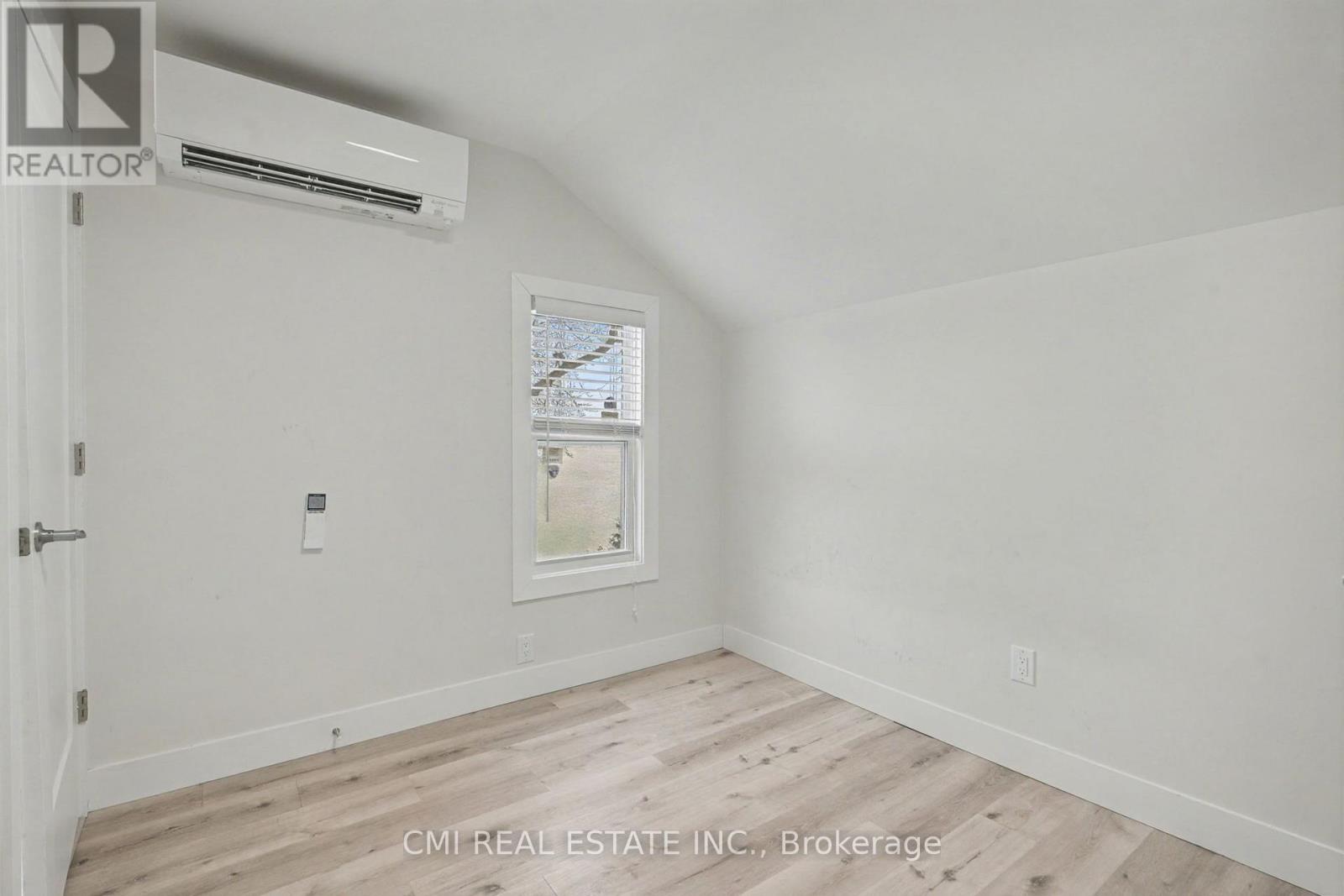 2546 WILSON STREET - 35