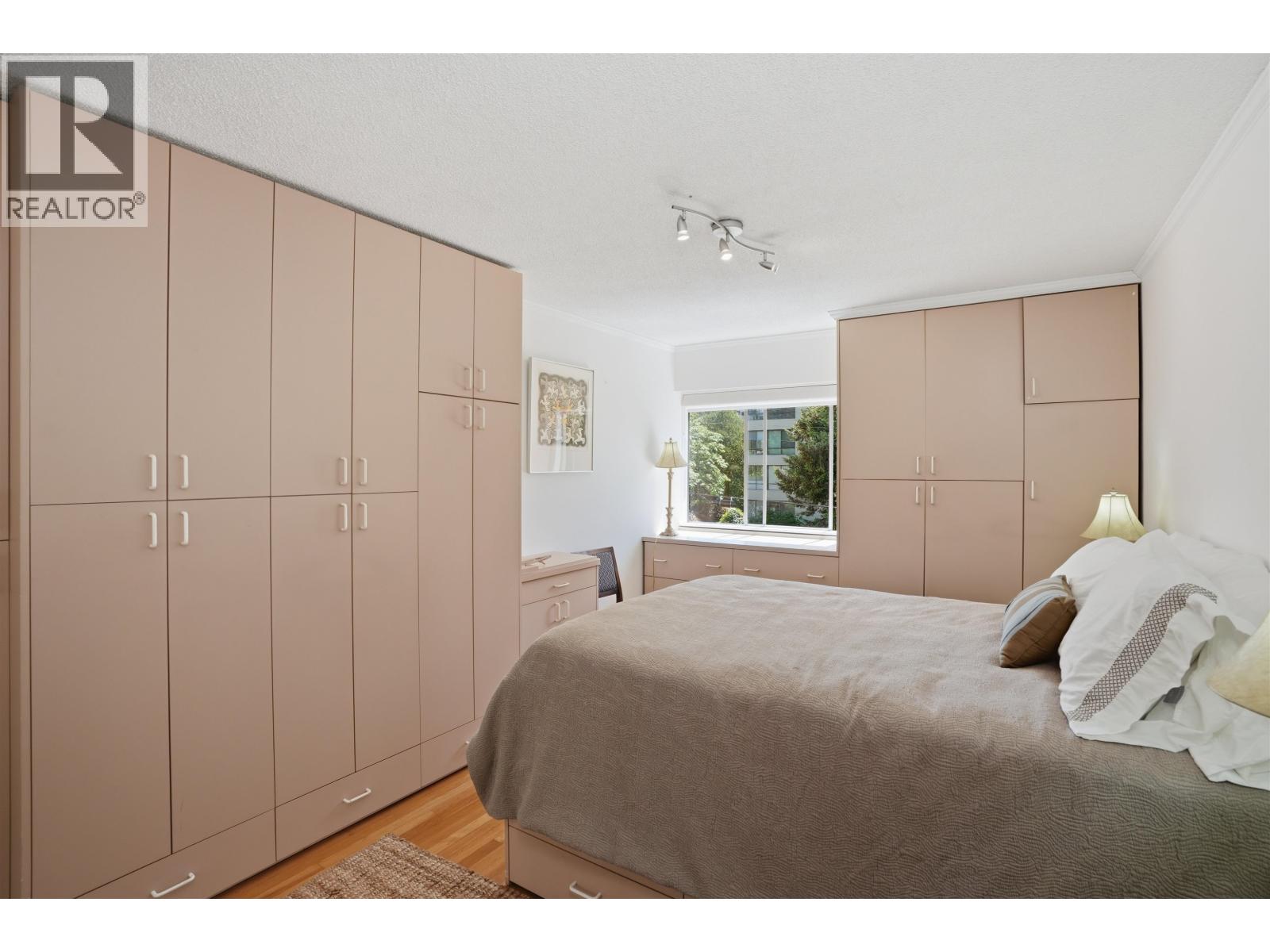 215 1425 ESQUIMALT AVENUE — main photo