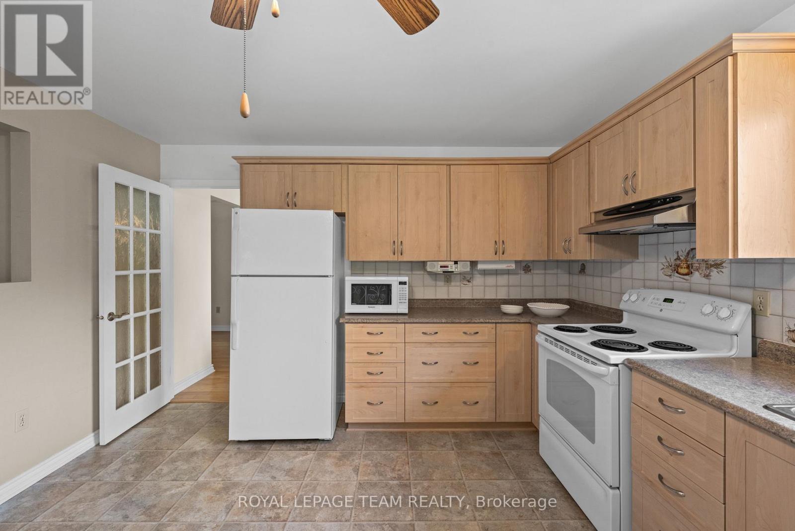 44 STEEPLE HILL CRESCENT - 14