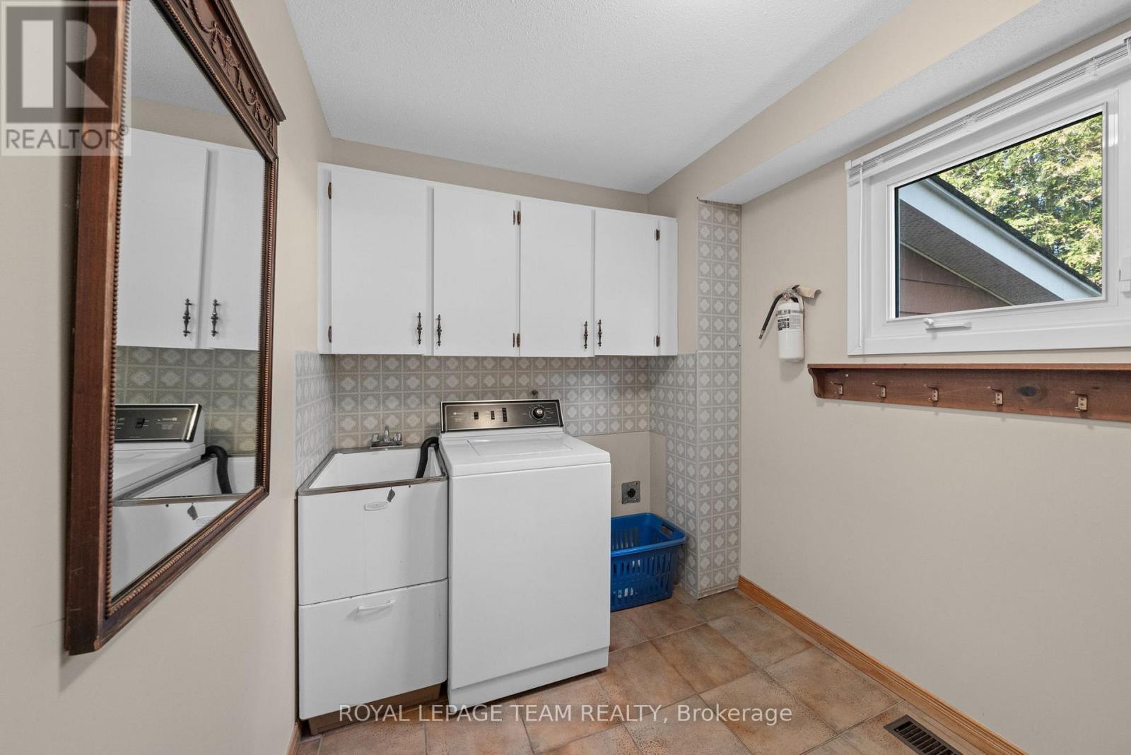 44 STEEPLE HILL CRESCENT - 21