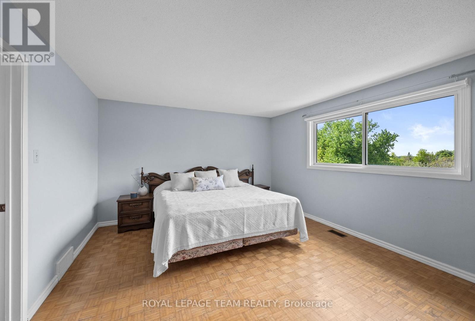 44 STEEPLE HILL CRESCENT - 23