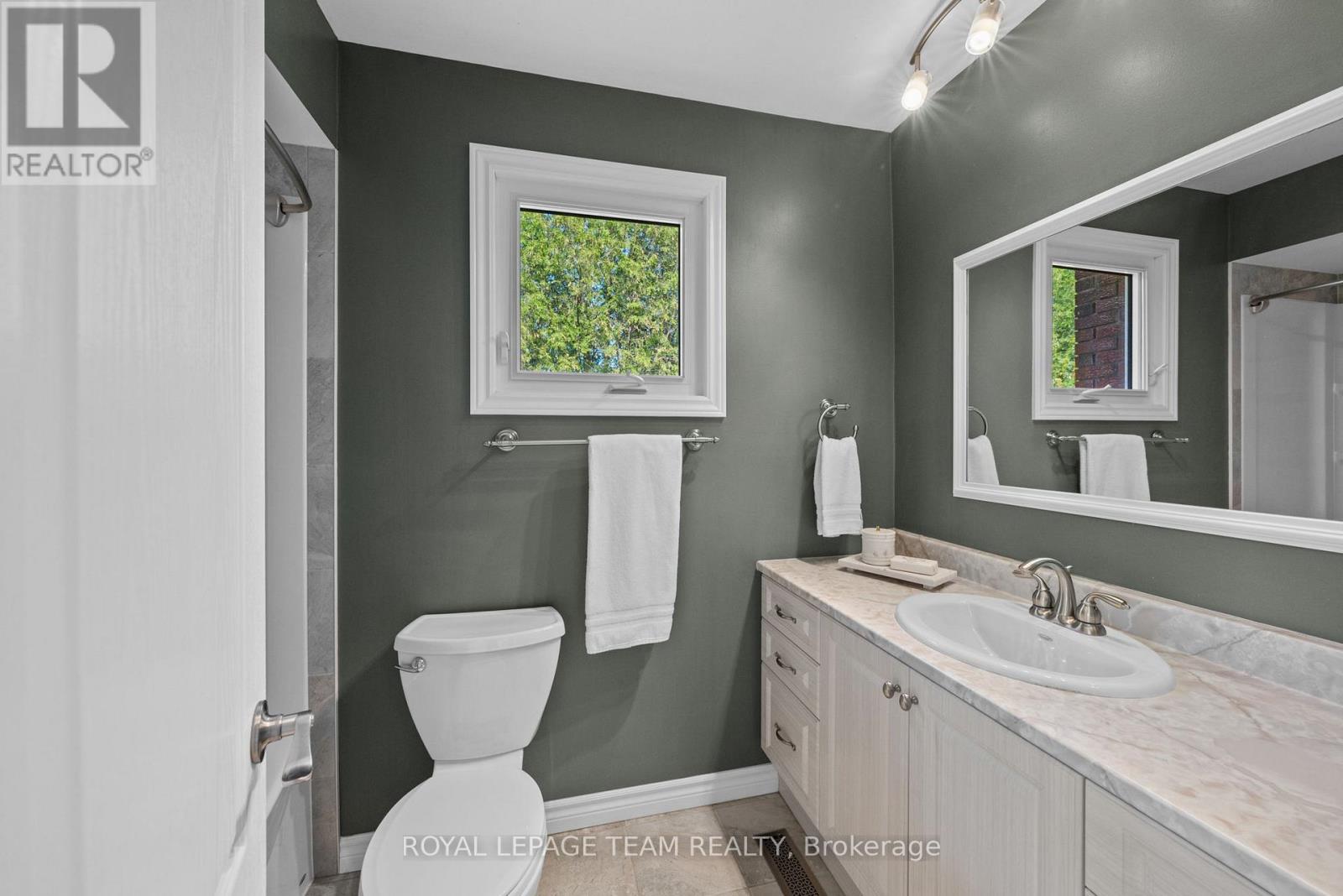 44 STEEPLE HILL CRESCENT - 25
