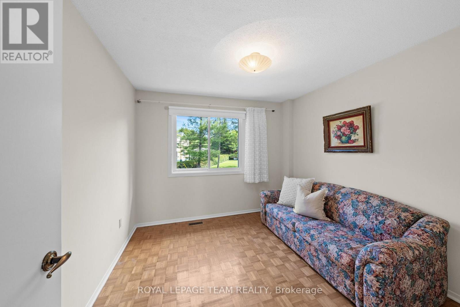 44 STEEPLE HILL CRESCENT - 33