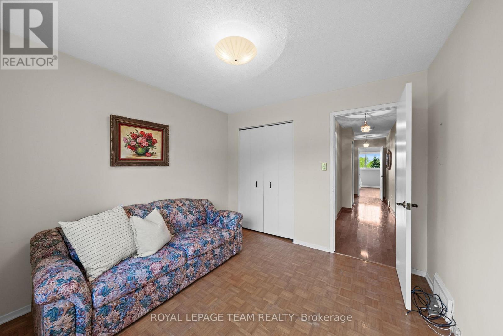 44 STEEPLE HILL CRESCENT - 34