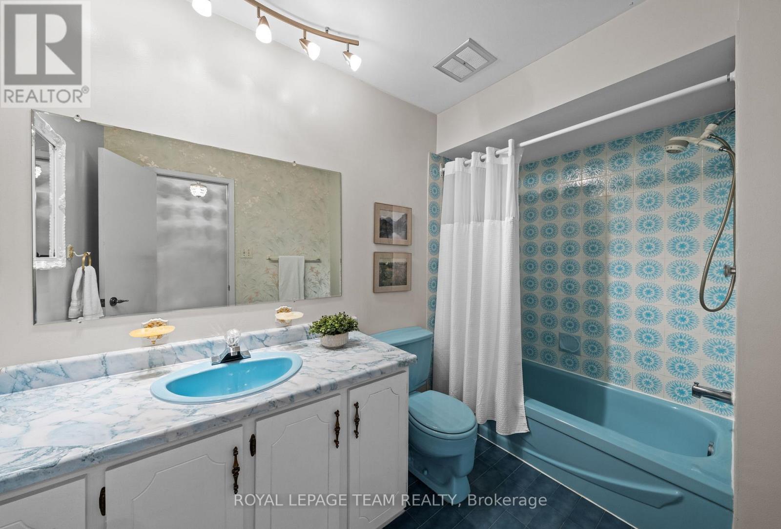 44 STEEPLE HILL CRESCENT - 35