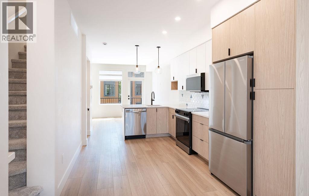 #4 414 Humbert Street - 5