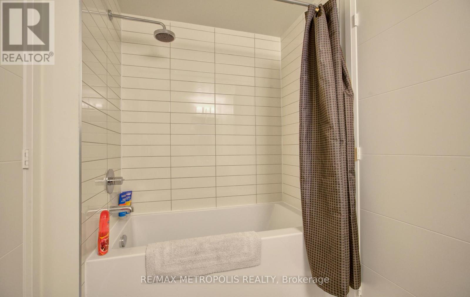 #2015 460 ADELAIDE STREET E - 12