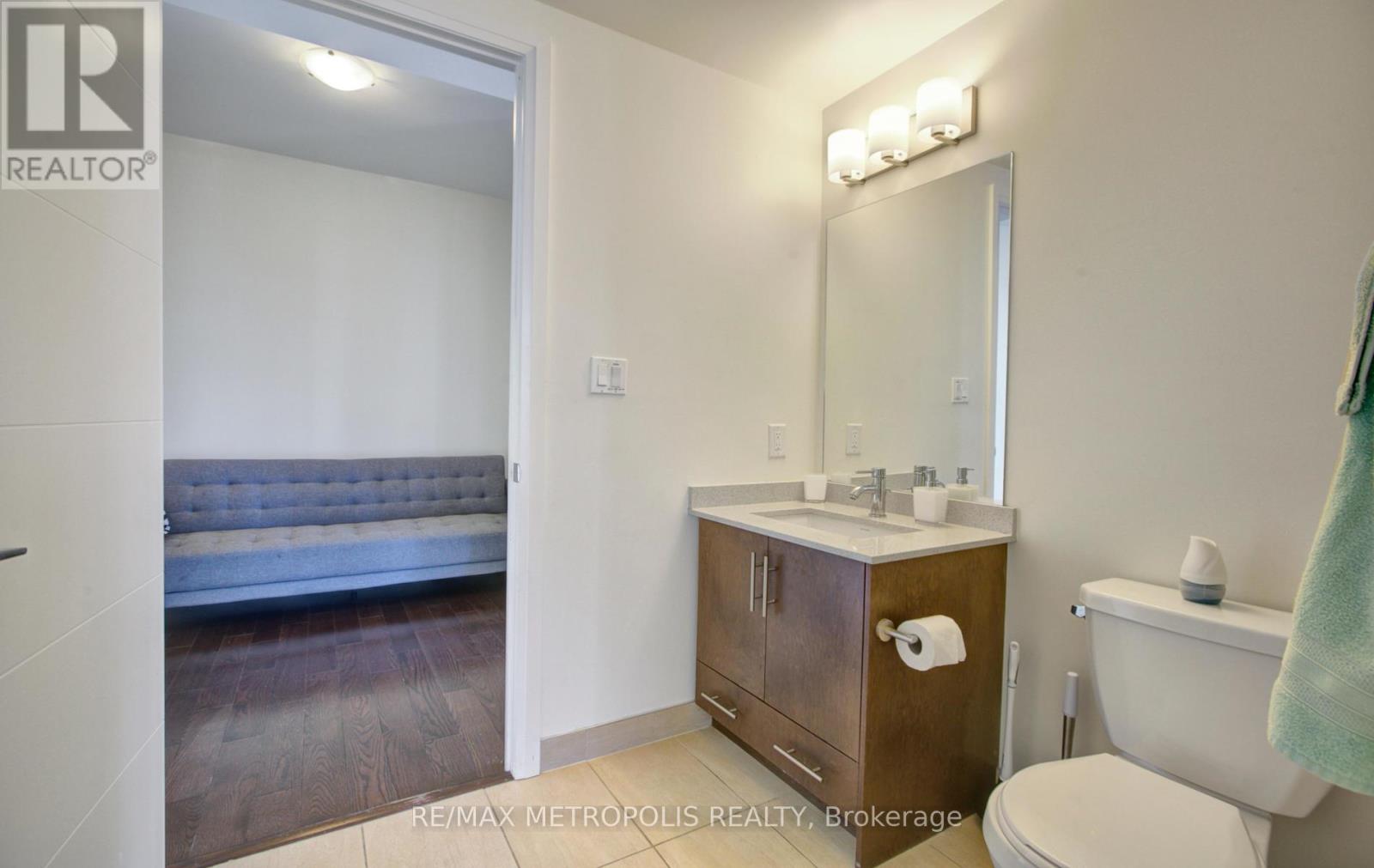 #2015 460 ADELAIDE STREET E - 13