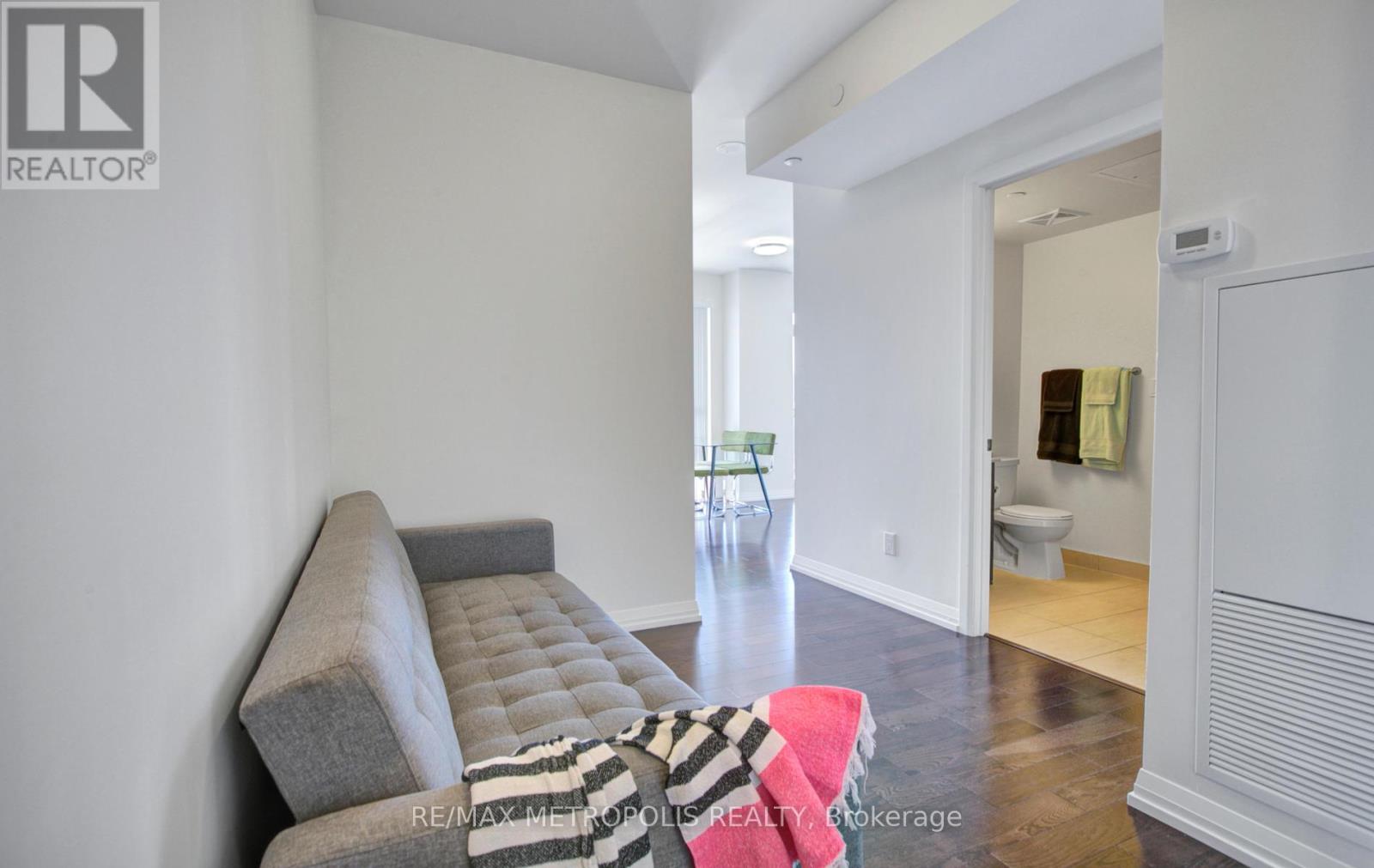 #2015 460 ADELAIDE STREET E - 15