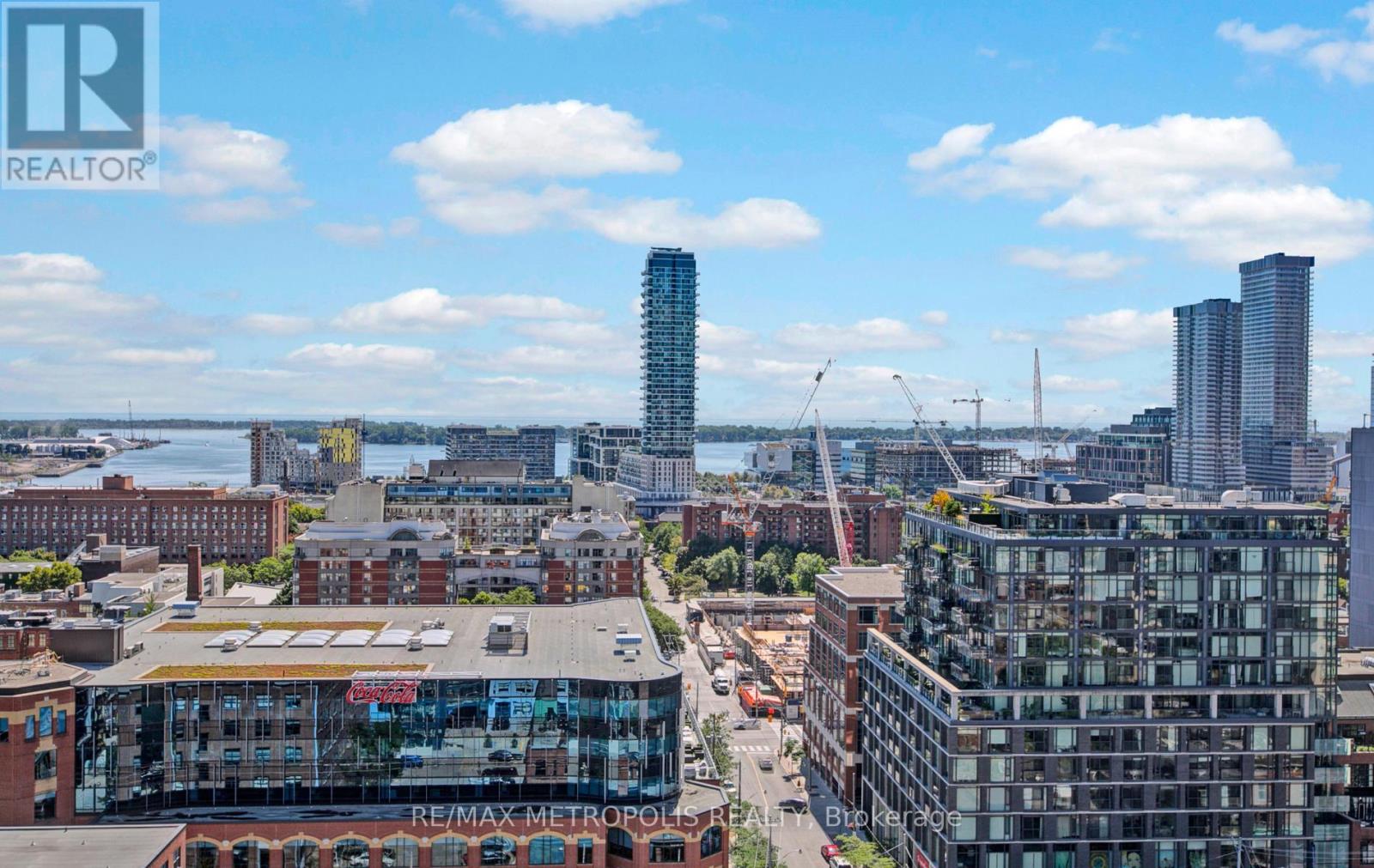 #2015 460 ADELAIDE STREET E - 21