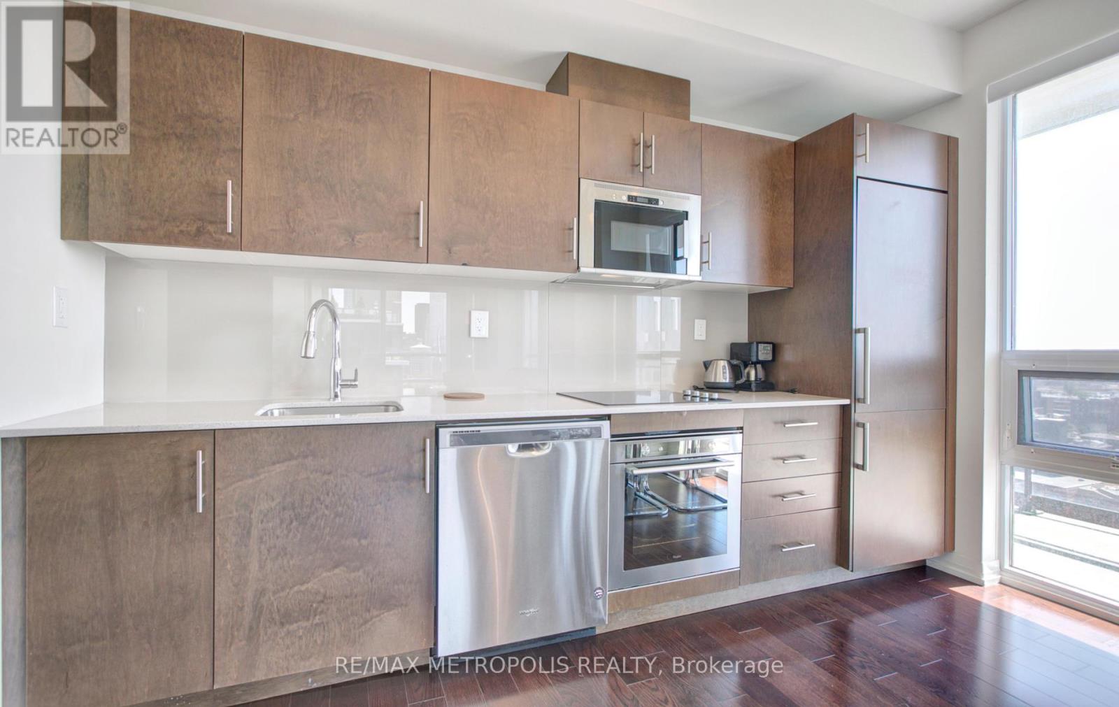 #2015 460 ADELAIDE STREET E - 7