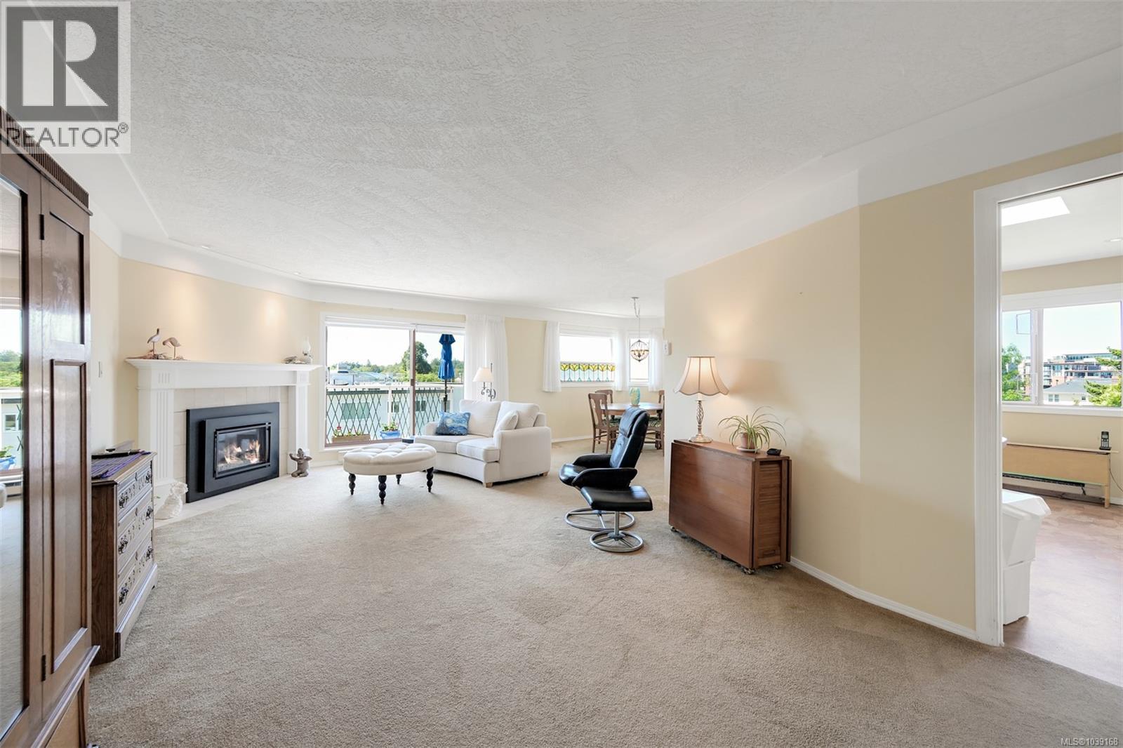 #404 945 McClure St - 3