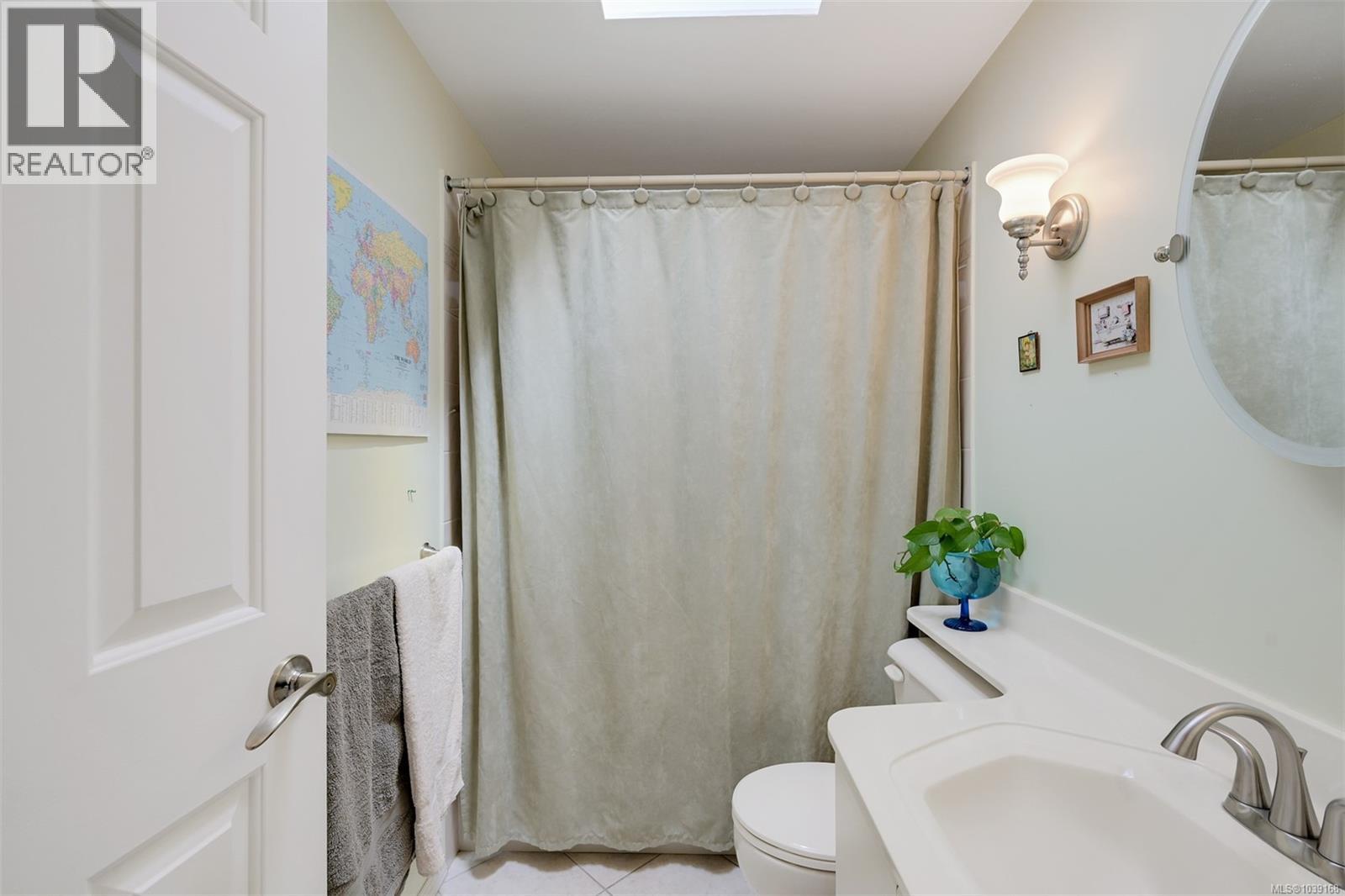 404 945 McClure Street, Victoria