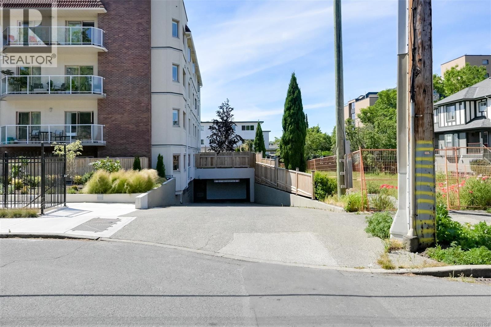 404 945 McClure Street, Victoria