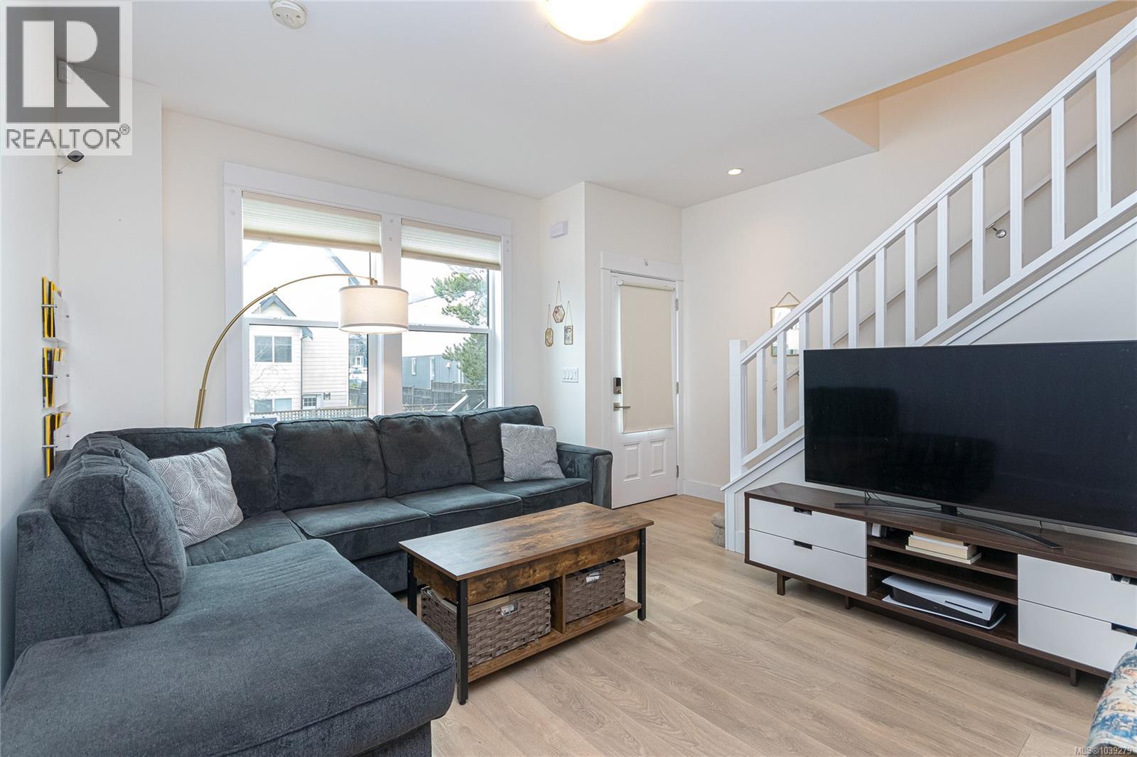 #6 945 Pembroke St - 7