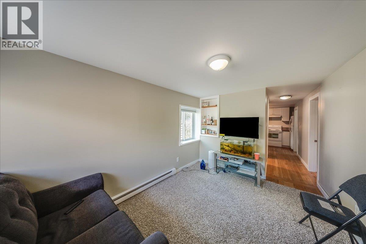 542 SPOKANE Street - 4
