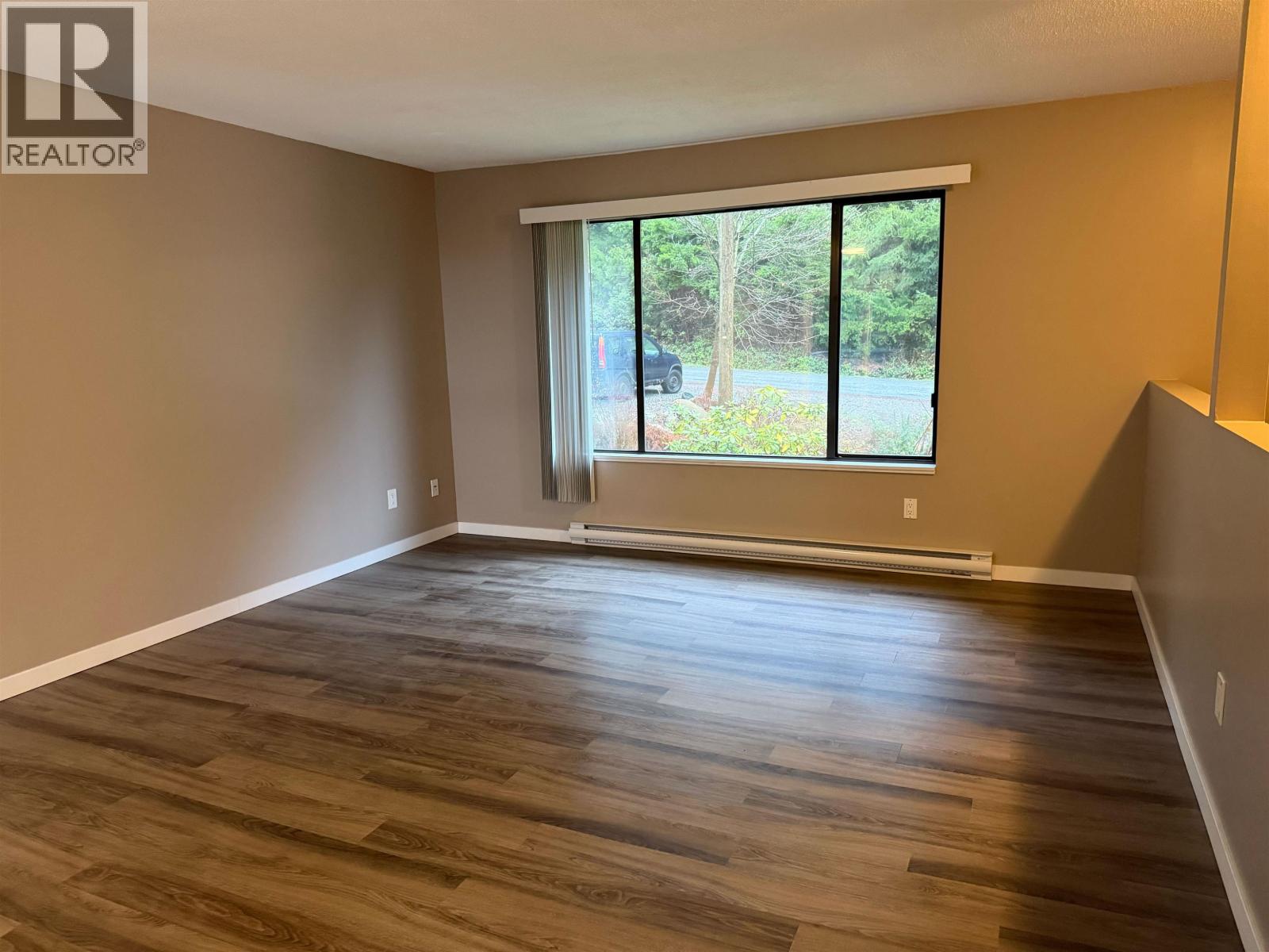 811 REED ROAD — photo 3