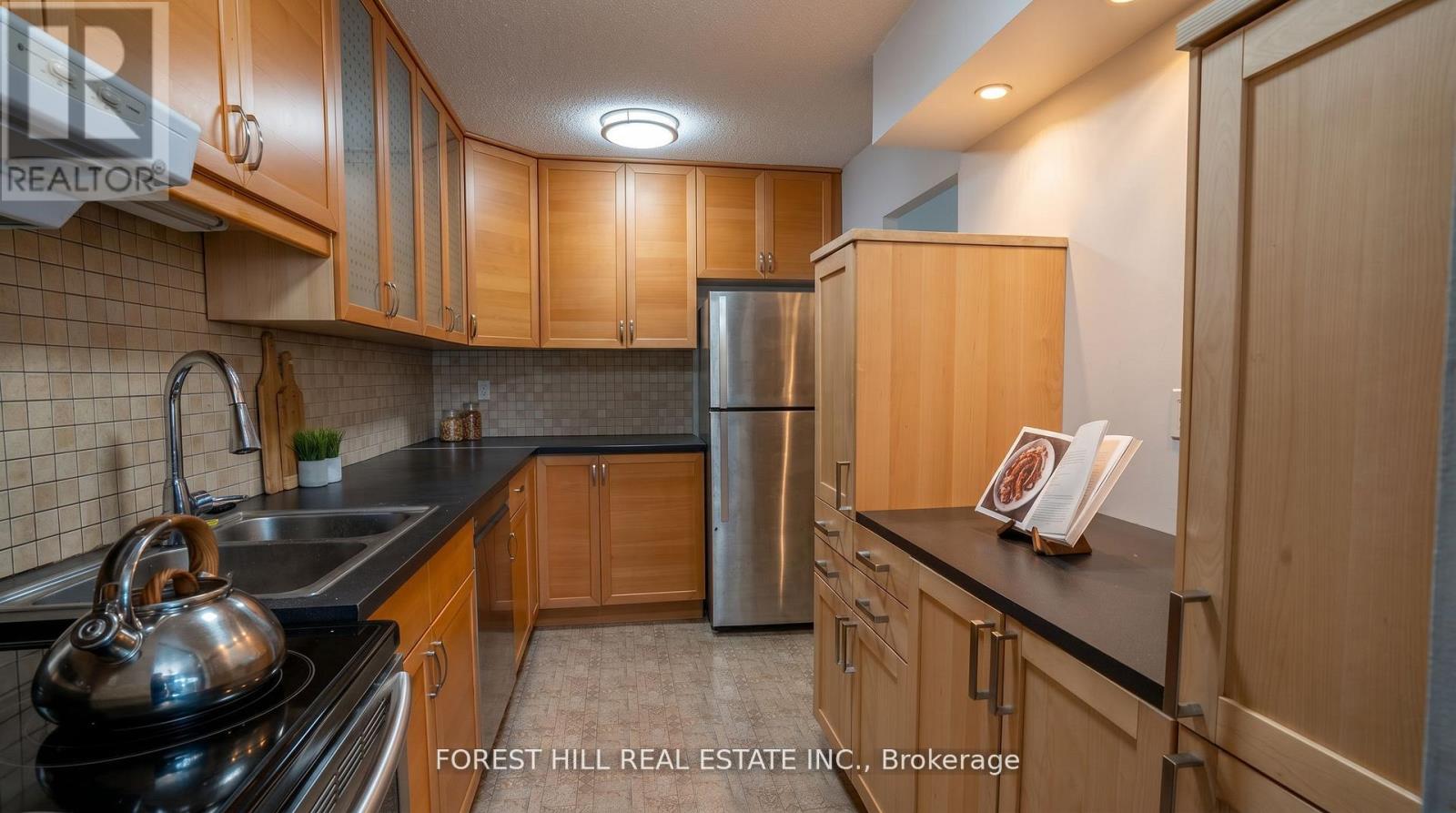 #302 180 DUDLEY AVENUE - 9