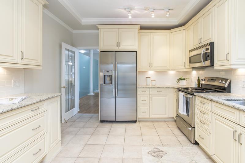 3 Bed, 3 Bath Duplex for Sale in Surrey – 7 3387 KING GEORGE BOULEVARD, Surrey – MLS# R3131920 - Image 10